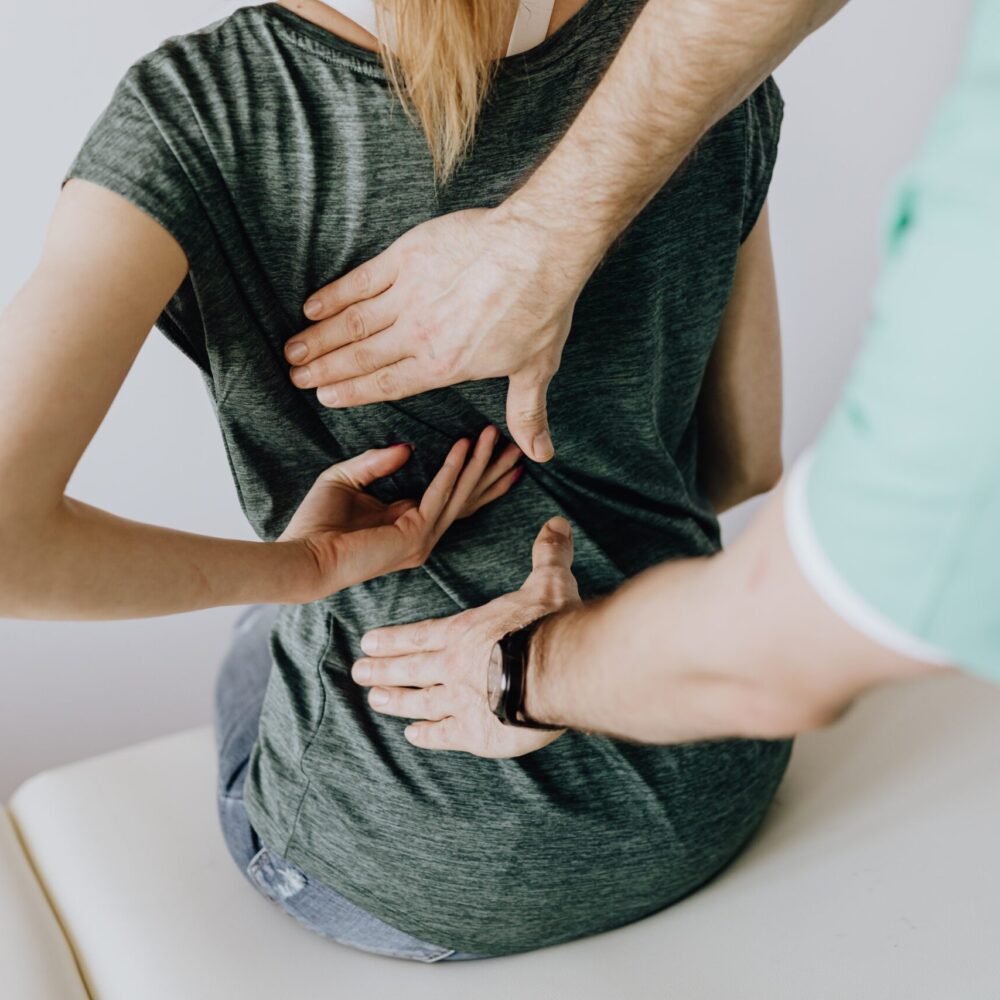 Bandscheibenvorfall osteopathisch behandeln – Osteopath Frankfurt Aanouz